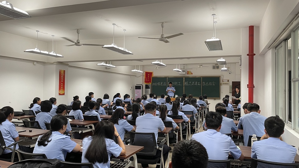 温馨迎新志愿者负责人发言(陈昱如拍摄).jpg 温馨迎新志愿者负责人发言(陈昱如拍摄).jpg