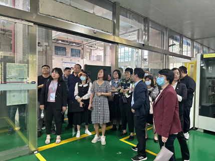 4培训班学员参观学习 潘仕彬 提供.png 4培训班学员参观学习 潘仕彬 提供.png