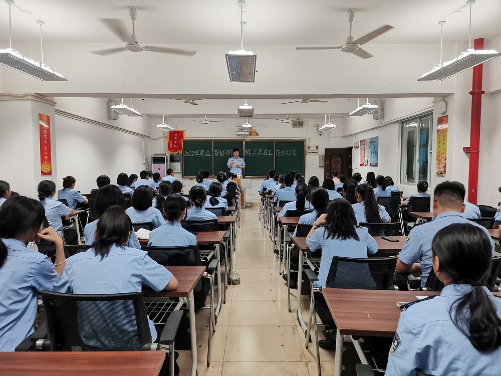 内蒙古代表刘博元发言(陈妮虹拍摄).jpg 内蒙古代表刘博元发言(陈妮虹拍摄).jpg