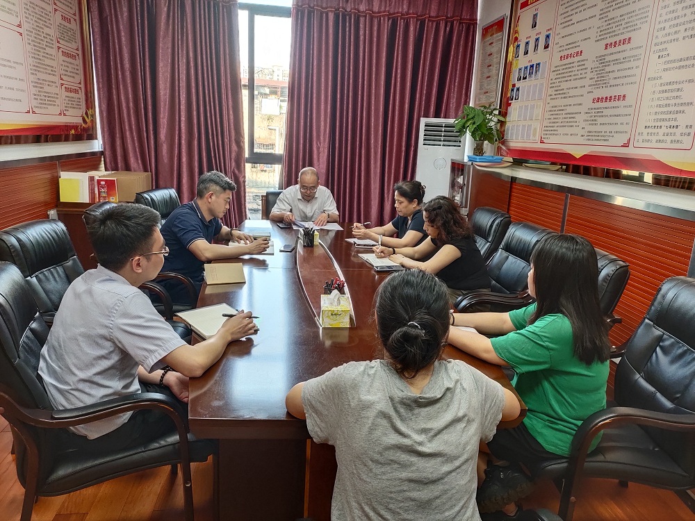 谈心谈话现场 吴晓莉 摄.jpg 谈心谈话现场 吴晓莉 摄.jpg