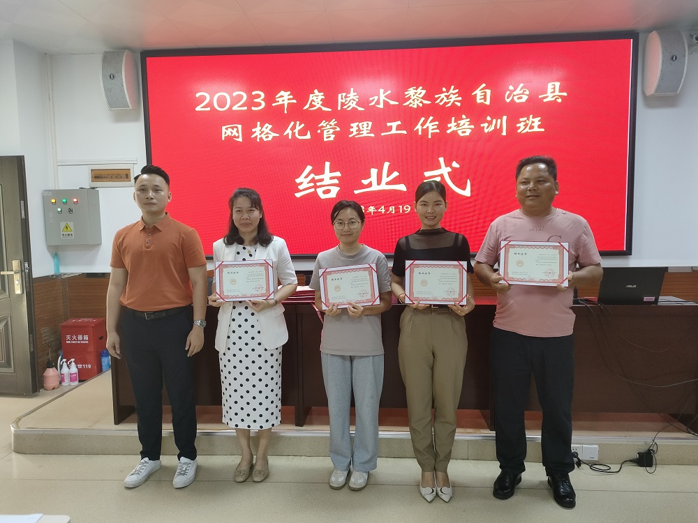 学员合影.jpg 学员合影.jpg