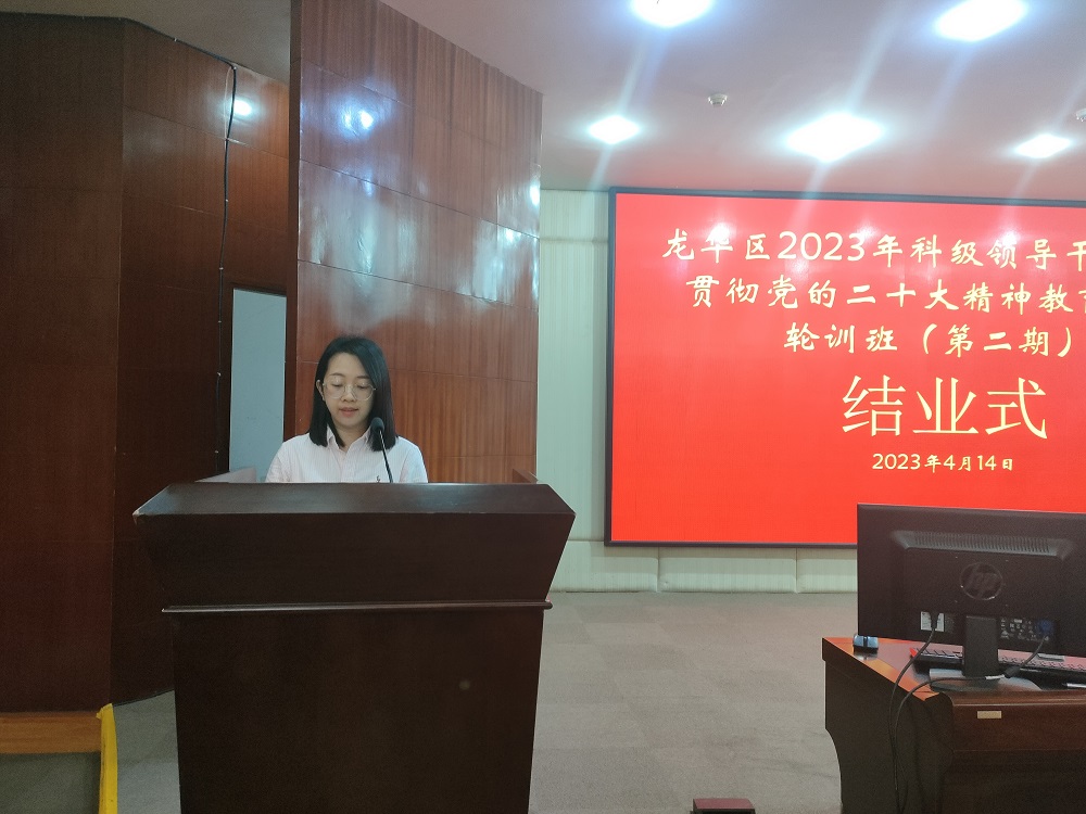 学员代表发言.jpg 学员代表发言.jpg