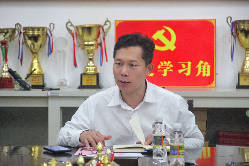 公安司法系团总支书记杨成群主持会议.jpg 公安司法系团总支书记杨成群主持会议.jpg